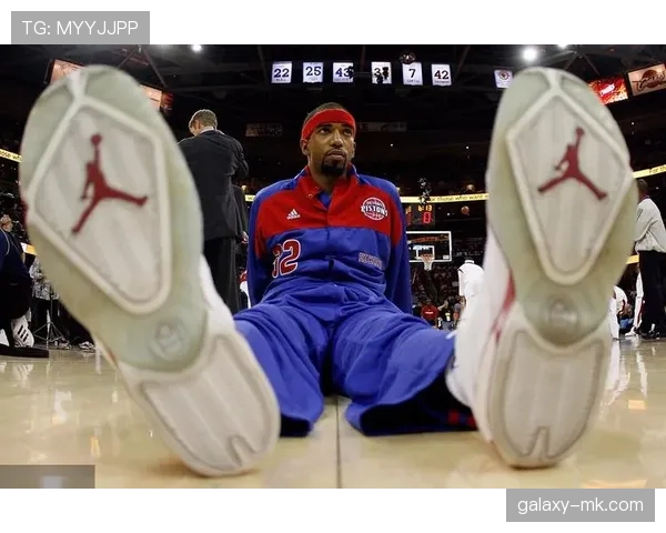 汉密尔顿无球跑动撕裂防线，中距离效率领跑得分后卫